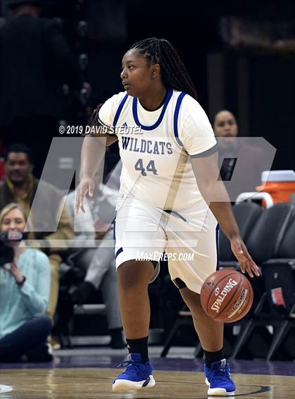 Thumbnail 3 in McFarland vs. Oakland (CIF State D3 Final) photogallery.