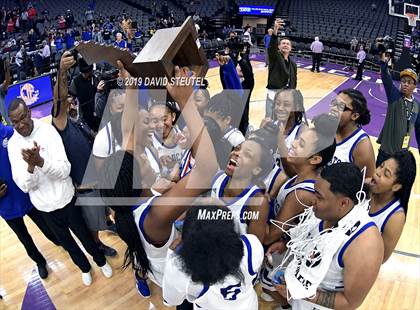 Thumbnail 2 in McFarland vs. Oakland (CIF State D3 Final) photogallery.