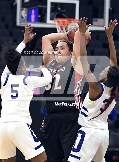 Thumbnail 3 in McFarland vs. Oakland (CIF State D3 Final) photogallery.
