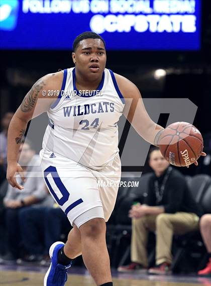 Thumbnail 2 in McFarland vs. Oakland (CIF State D3 Final) photogallery.