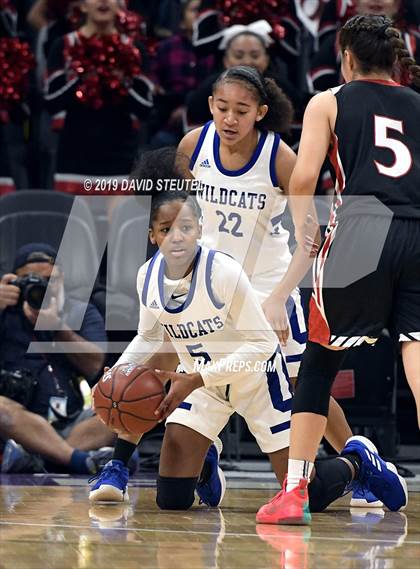 Thumbnail 3 in McFarland vs. Oakland (CIF State D3 Final) photogallery.