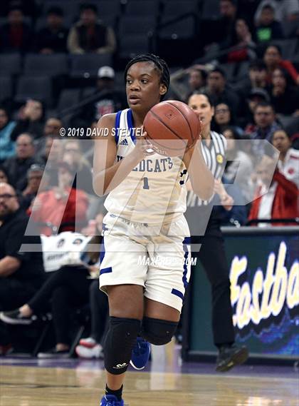 Thumbnail 2 in McFarland vs. Oakland (CIF State D3 Final) photogallery.