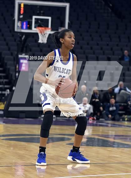 Thumbnail 3 in McFarland vs. Oakland (CIF State D3 Final) photogallery.