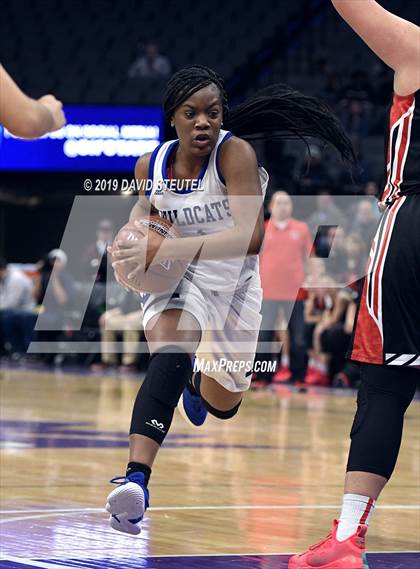 Thumbnail 3 in McFarland vs. Oakland (CIF State D3 Final) photogallery.