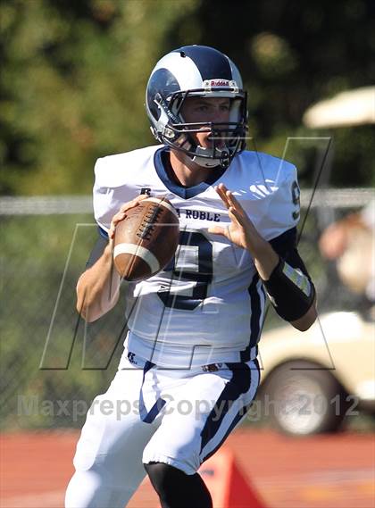 Thumbnail 2 in Fruitland vs. Casa Roble (Football for Families) photogallery.
