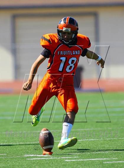 Thumbnail 1 in Fruitland vs. Casa Roble (Football for Families) photogallery.