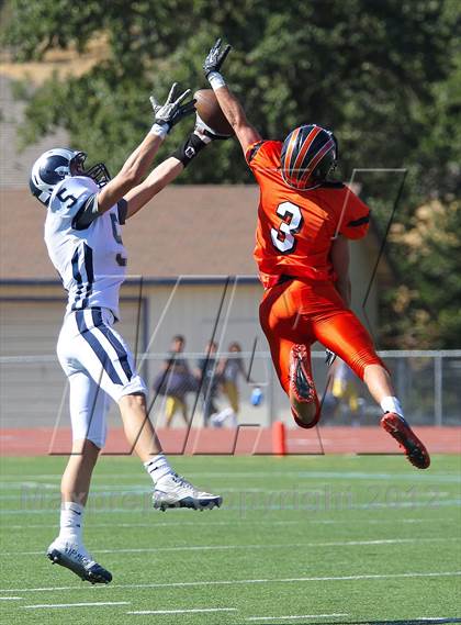 Thumbnail 1 in Fruitland vs. Casa Roble (Football for Families) photogallery.