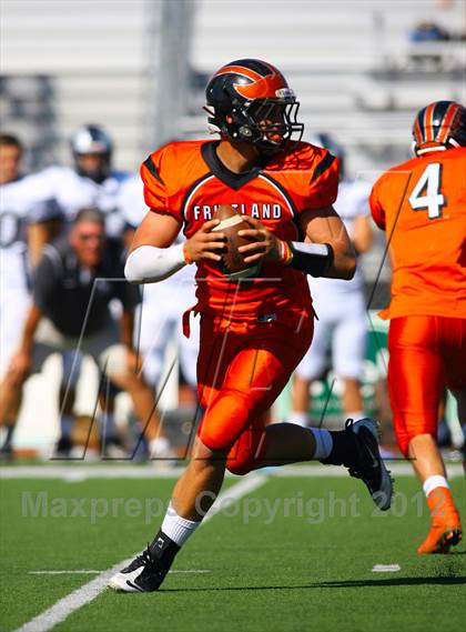Thumbnail 1 in Fruitland vs. Casa Roble (Football for Families) photogallery.