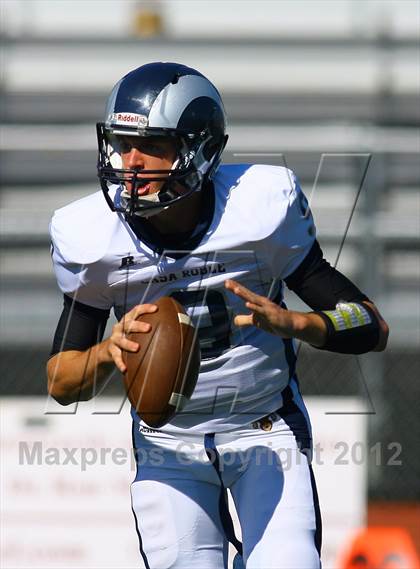Thumbnail 3 in Fruitland vs. Casa Roble (Football for Families) photogallery.