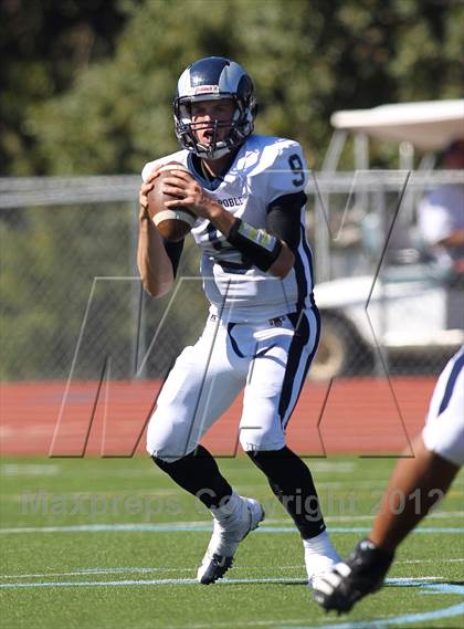 Thumbnail 1 in Fruitland vs. Casa Roble (Football for Families) photogallery.
