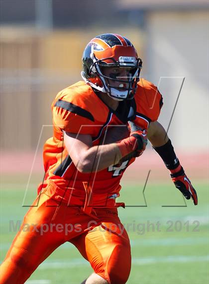 Thumbnail 3 in Fruitland vs. Casa Roble (Football for Families) photogallery.
