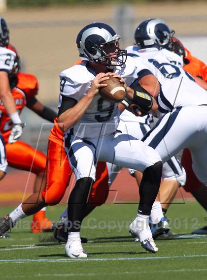 Thumbnail 3 in Fruitland vs. Casa Roble (Football for Families) photogallery.