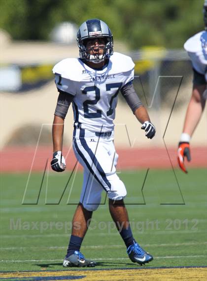 Thumbnail 2 in Fruitland vs. Casa Roble (Football for Families) photogallery.