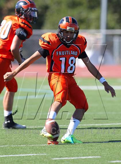 Thumbnail 3 in Fruitland vs. Casa Roble (Football for Families) photogallery.