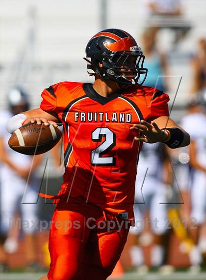 Thumbnail 3 in Fruitland vs. Casa Roble (Football for Families) photogallery.