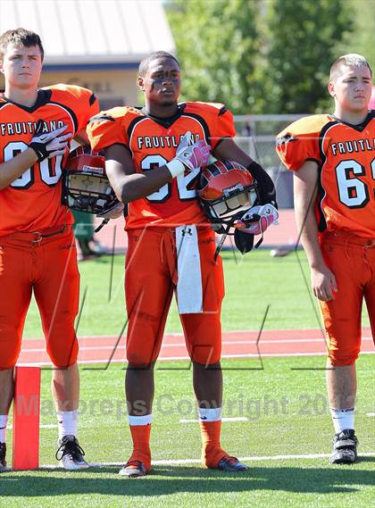 Thumbnail 3 in Fruitland vs. Casa Roble (Football for Families) photogallery.