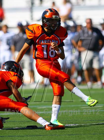 Thumbnail 2 in Fruitland vs. Casa Roble (Football for Families) photogallery.