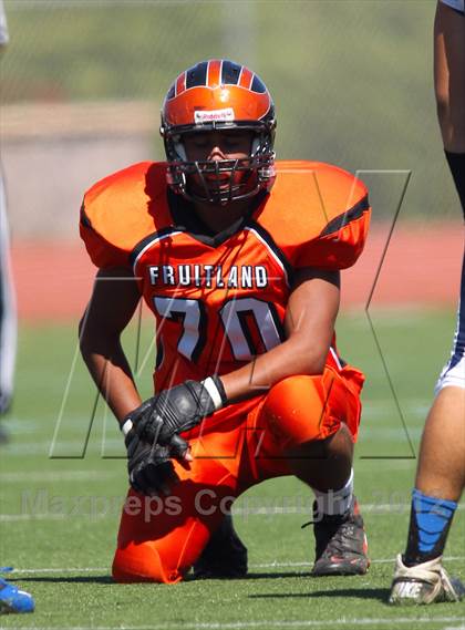 Thumbnail 3 in Fruitland vs. Casa Roble (Football for Families) photogallery.