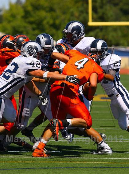Thumbnail 3 in Fruitland vs. Casa Roble (Football for Families) photogallery.