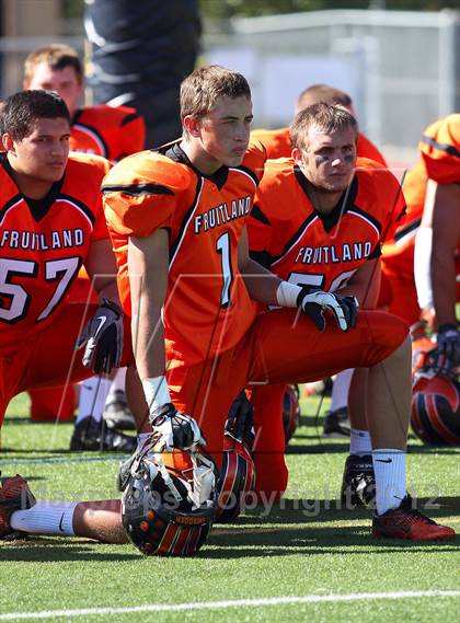 Thumbnail 2 in Fruitland vs. Casa Roble (Football for Families) photogallery.