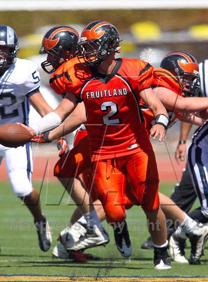 Thumbnail 1 in Fruitland vs. Casa Roble (Football for Families) photogallery.