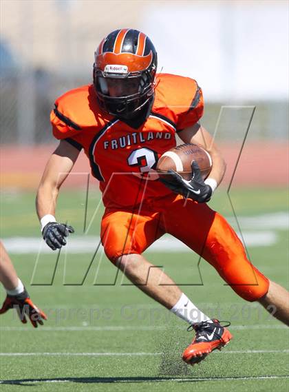 Thumbnail 2 in Fruitland vs. Casa Roble (Football for Families) photogallery.