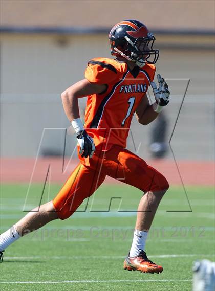 Thumbnail 2 in Fruitland vs. Casa Roble (Football for Families) photogallery.
