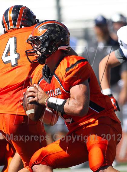 Thumbnail 3 in Fruitland vs. Casa Roble (Football for Families) photogallery.