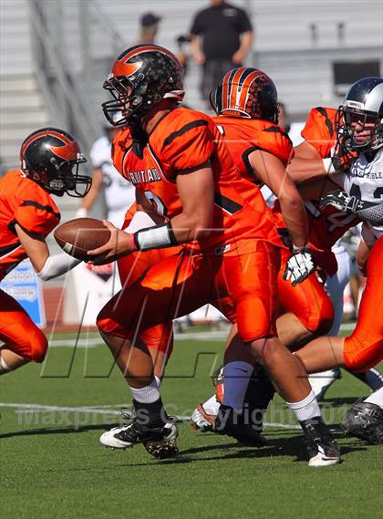 Thumbnail 2 in Fruitland vs. Casa Roble (Football for Families) photogallery.