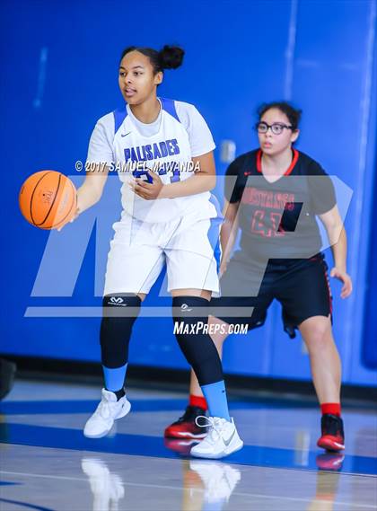 Thumbnail 1 in Palisades vs. Arleta (El Camino Real Holiday Tournament) photogallery.