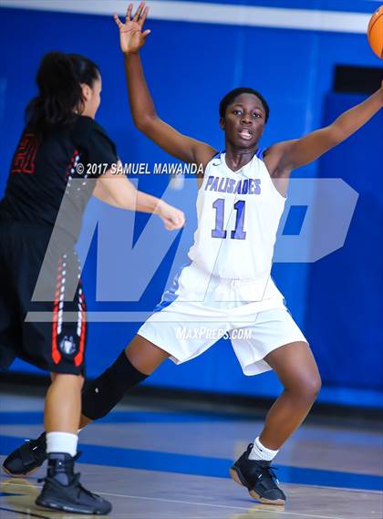 Thumbnail 3 in Palisades vs. Arleta (El Camino Real Holiday Tournament) photogallery.