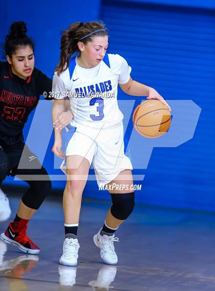 Thumbnail 3 in Palisades vs. Arleta (El Camino Real Holiday Tournament) photogallery.