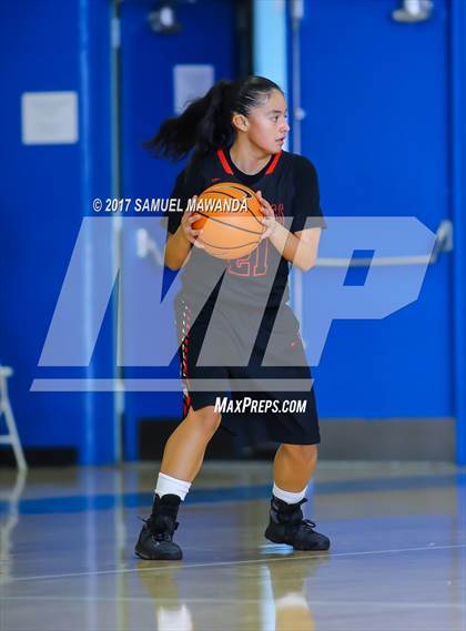 Thumbnail 2 in Palisades vs. Arleta (El Camino Real Holiday Tournament) photogallery.