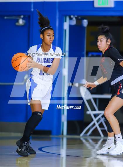Thumbnail 2 in Palisades vs. Arleta (El Camino Real Holiday Tournament) photogallery.