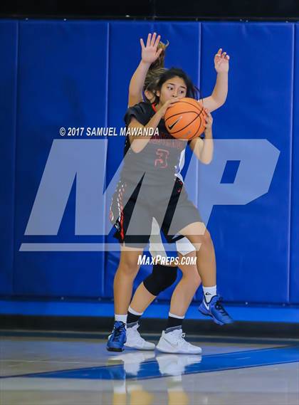 Thumbnail 3 in Palisades vs. Arleta (El Camino Real Holiday Tournament) photogallery.