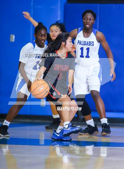 Thumbnail 1 in Palisades vs. Arleta (El Camino Real Holiday Tournament) photogallery.