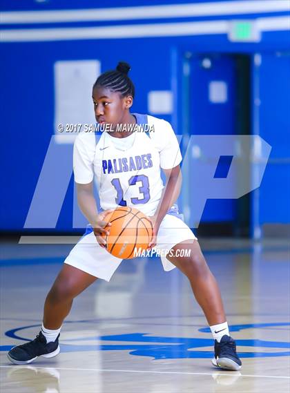 Thumbnail 2 in Palisades vs. Arleta (El Camino Real Holiday Tournament) photogallery.
