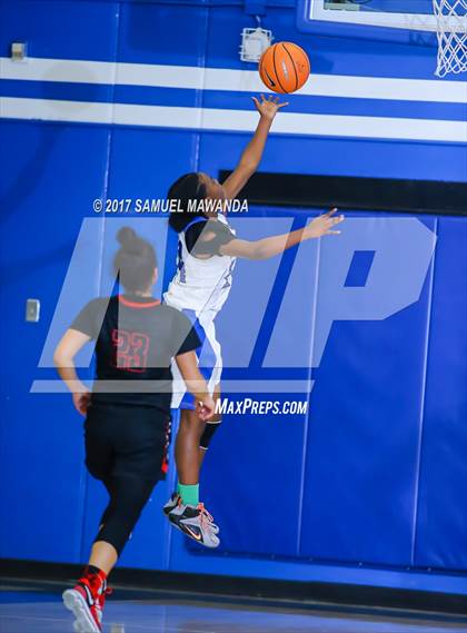 Thumbnail 3 in Palisades vs. Arleta (El Camino Real Holiday Tournament) photogallery.