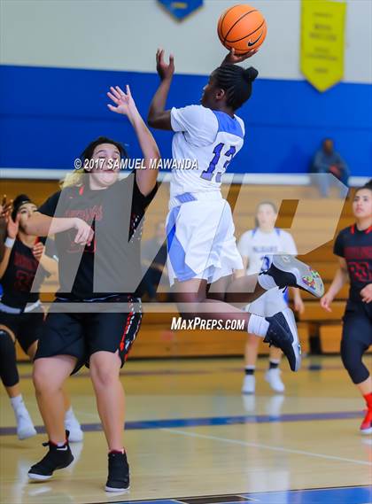 Thumbnail 2 in Palisades vs. Arleta (El Camino Real Holiday Tournament) photogallery.
