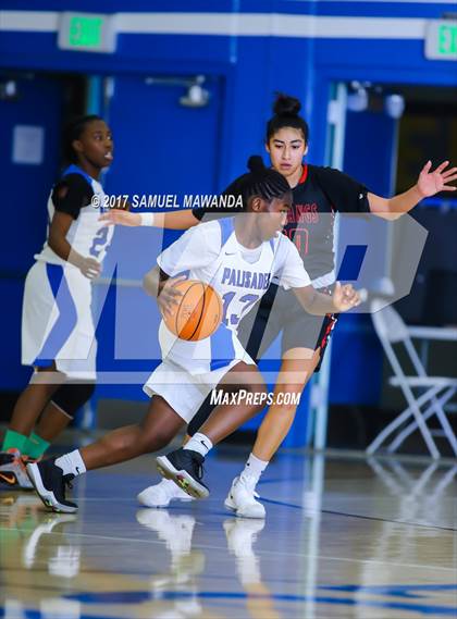 Thumbnail 2 in Palisades vs. Arleta (El Camino Real Holiday Tournament) photogallery.