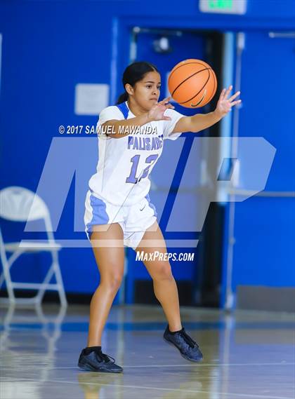 Thumbnail 2 in Palisades vs. Arleta (El Camino Real Holiday Tournament) photogallery.