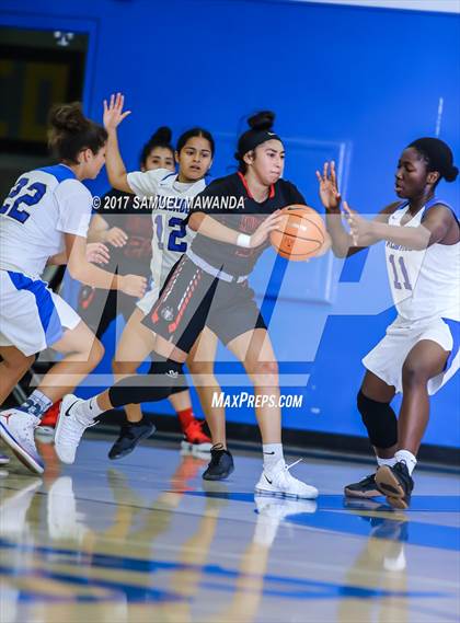 Thumbnail 2 in Palisades vs. Arleta (El Camino Real Holiday Tournament) photogallery.
