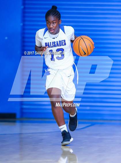 Thumbnail 3 in Palisades vs. Arleta (El Camino Real Holiday Tournament) photogallery.