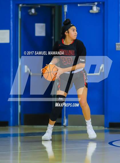 Thumbnail 3 in Palisades vs. Arleta (El Camino Real Holiday Tournament) photogallery.
