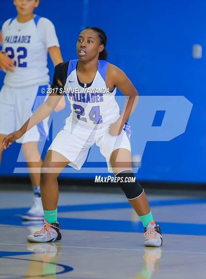 Thumbnail 2 in Palisades vs. Arleta (El Camino Real Holiday Tournament) photogallery.