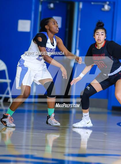 Thumbnail 3 in Palisades vs. Arleta (El Camino Real Holiday Tournament) photogallery.