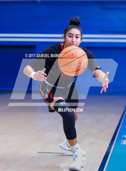 Thumbnail 2 in Palisades vs. Arleta (El Camino Real Holiday Tournament) photogallery.