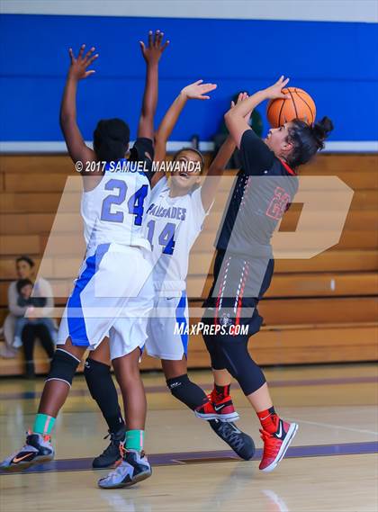 Thumbnail 1 in Palisades vs. Arleta (El Camino Real Holiday Tournament) photogallery.