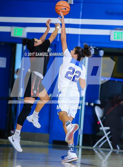 Thumbnail 1 in Palisades vs. Arleta (El Camino Real Holiday Tournament) photogallery.