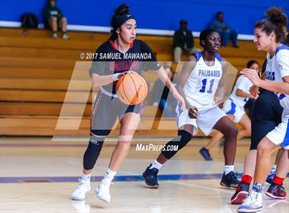 Thumbnail 2 in Palisades vs. Arleta (El Camino Real Holiday Tournament) photogallery.
